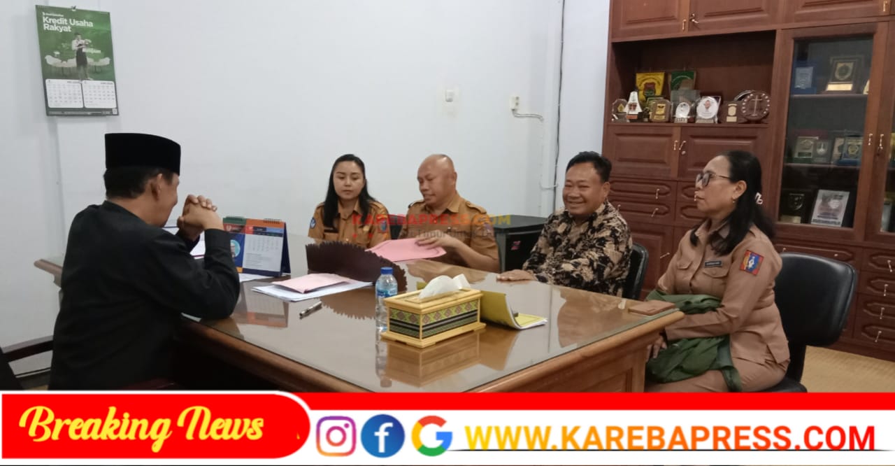 Penyerahan bukti pelaporan ke kepolisian di serahkan ke Ketua DPRD Tana Toraja